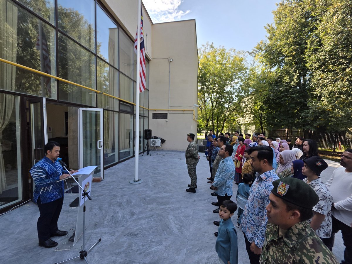 MYEmbMoscow's tweet image. On 31 Aug, around 100 Malaysians in 🇷🇺 gathered at the Embassy of 🇲🇾 in Moscow; to celebrate the 68th anniversary of Malaysia's National Day.
#MalaysiaMADANI
#RakyatDisantuni
