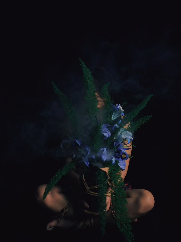 #
九月，贪恋
不在镜中

R&amp;P：Erico
M:孔雀
Asst：LDC
Event：艾缚-秋花 独占秋光里