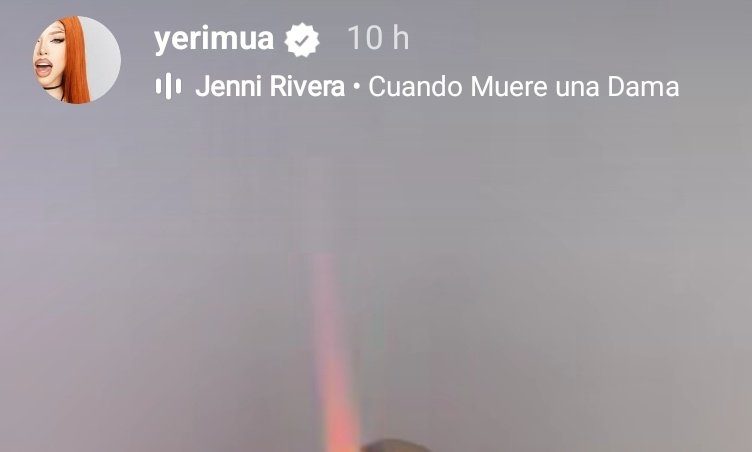 Cómo se pueden tomar enserio a una pendeja que lit uso eso para que se hable de ella, en sus historias se esta riendo prácticamente, solo así suena la pobre mediocre, díganle que esa canción no le queda, lo que tiene de dama lo tiene de virgen R I D I C U L A