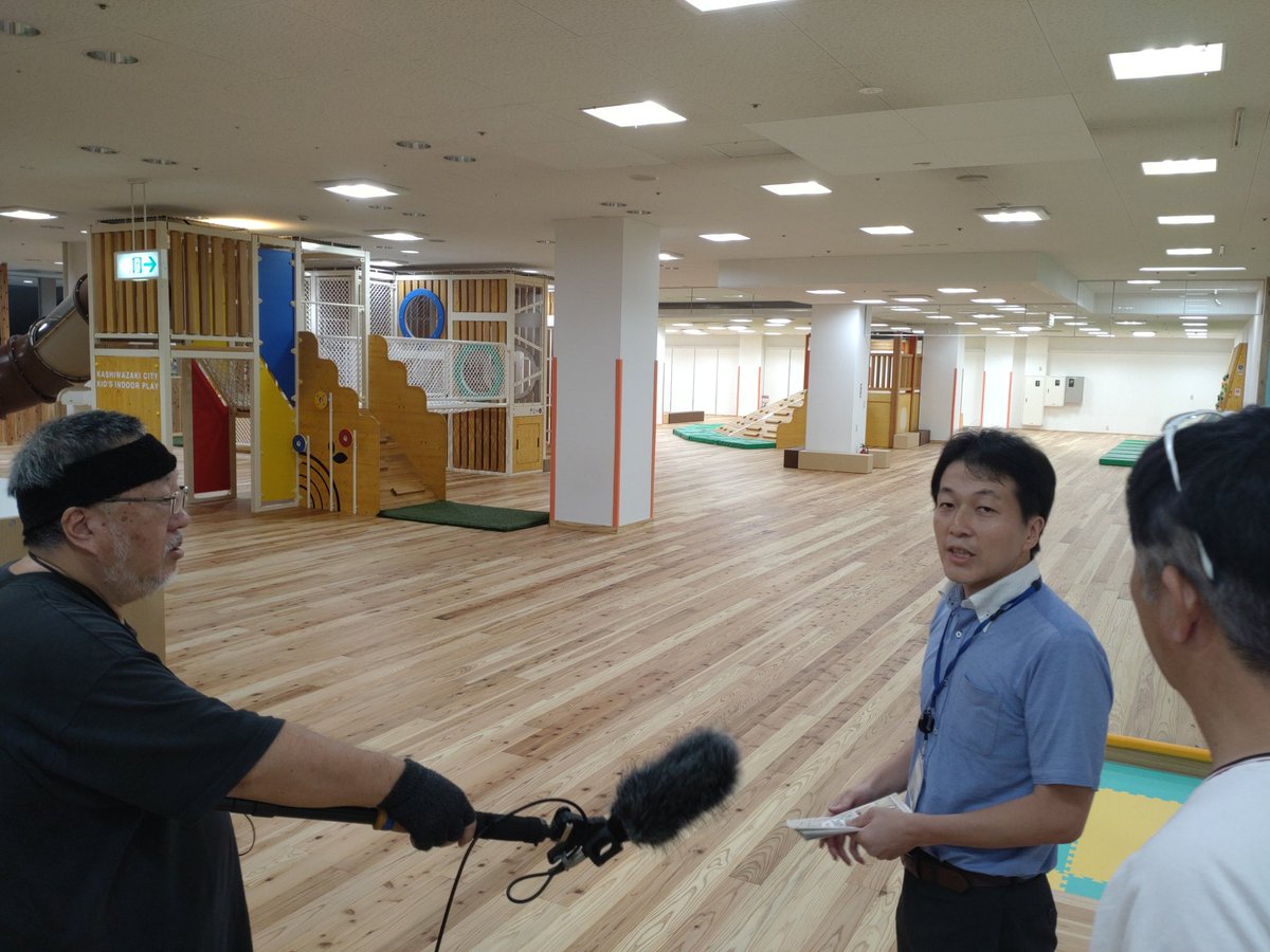 yankima_nexco's tweet photo. この広いフローリングは、柏崎産の木で作られているそうです! #ヤン気ま #北陸道 #柏崎IC #柏崎市 #KidsMagic #子育て応援施設 #地元の木で作らているフローリングです https://t.co/lpzctyfq5i