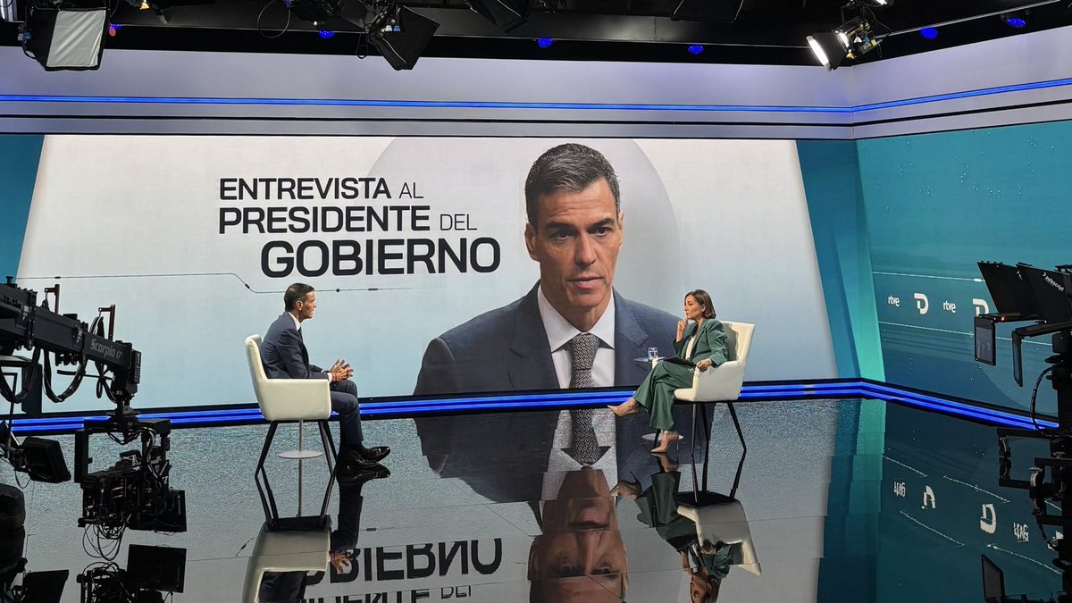 🗣️ La entrevista de <a href="/PepaBueno/">Pepa Bueno</a> a <a href="/sanchezcastejon/">Pedro Sánchez</a> en el <a href="/telediario_tve/">Telediarios de TVE</a> en @la1_tve, <a href="/la2_tve/">La 2</a> y 24h logró 3.965.000 ESPECTADORES ÚNICOS (AA).

📣 El espacio registró 2.027.000 espectadores de media y un 18.5% de cuota de pantalla.

#Audiencias 📺📊
