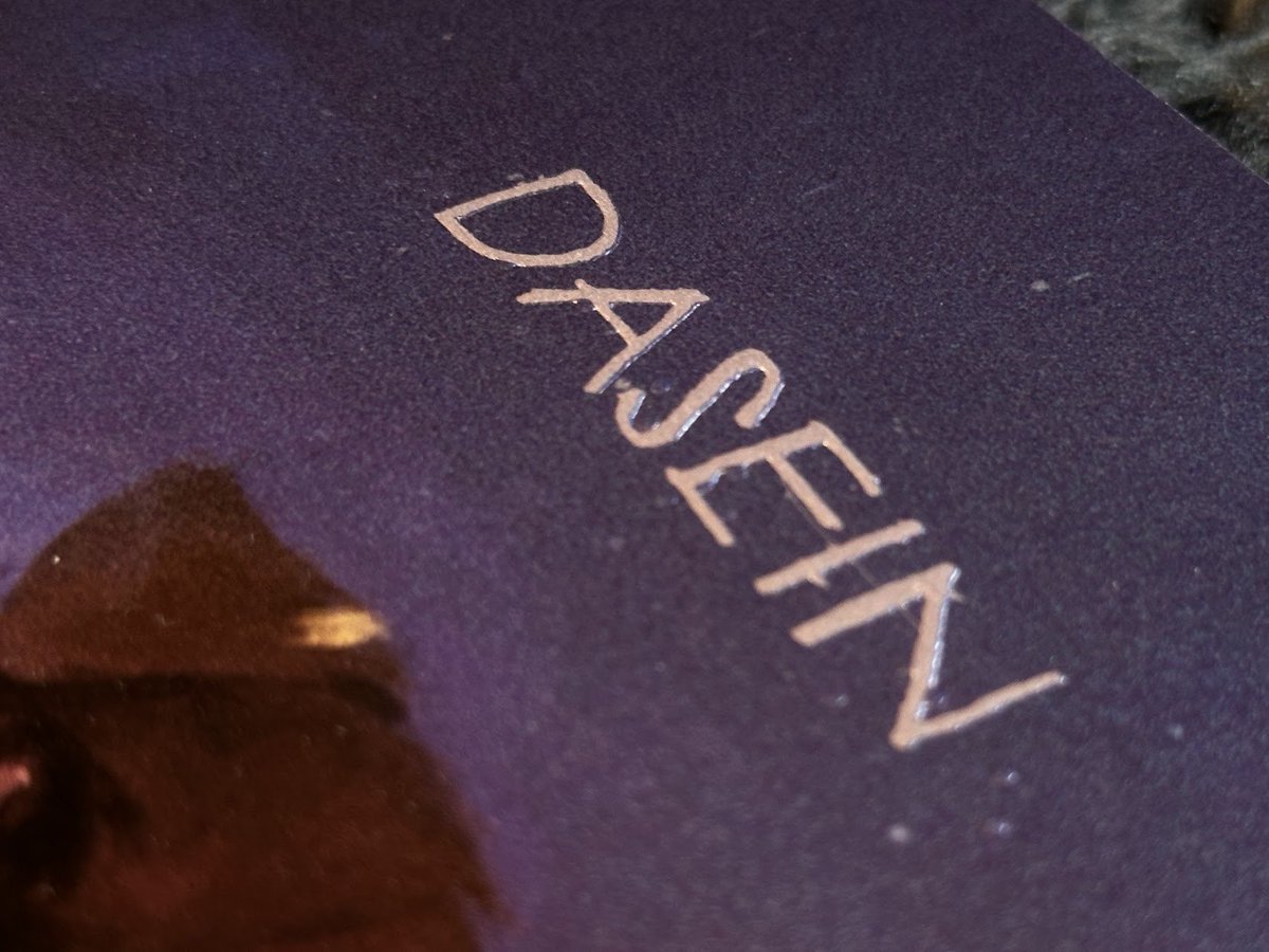 #ケモケット16 新品情報です
 新刊「DASEIN」が完成しました。
未公開の新作フルカラーイラストを20点以上収録し、全40ページ、価格は2000円を予定しています。 
台湾よりケモケット16にて先行販売しますので、どうぞよろしくお願いいたします！

#ケモケット