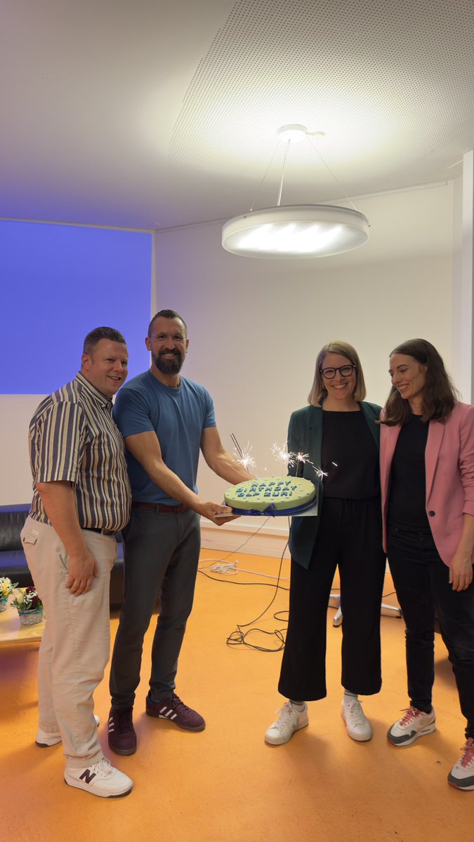 Happy Birthday <a href="/glpstadtzuerich/">GLP Stadt Zürich</a> !
Zum Wahlkampfauftakt für die #Gemeinderatswahlen 2026, feiert die #GLP ihren 20. Geburtstag!
Mit dem #TeamAufbruch kandidiere ich auf der Liste der Grünliberalen im Kreis 9!
#GLPZürich #DaLiegtMehrDrin #Chancenstadt #Zürich2026