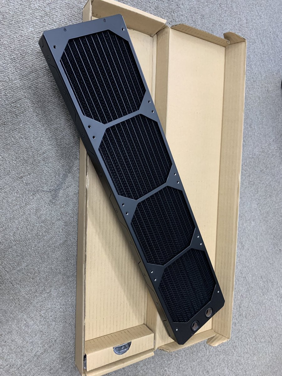 CoolingLab's tweet photo. 何処のメーカーとは今は言えないですがプロトタイプのラジエター https://t.co/gmmkROcOzd