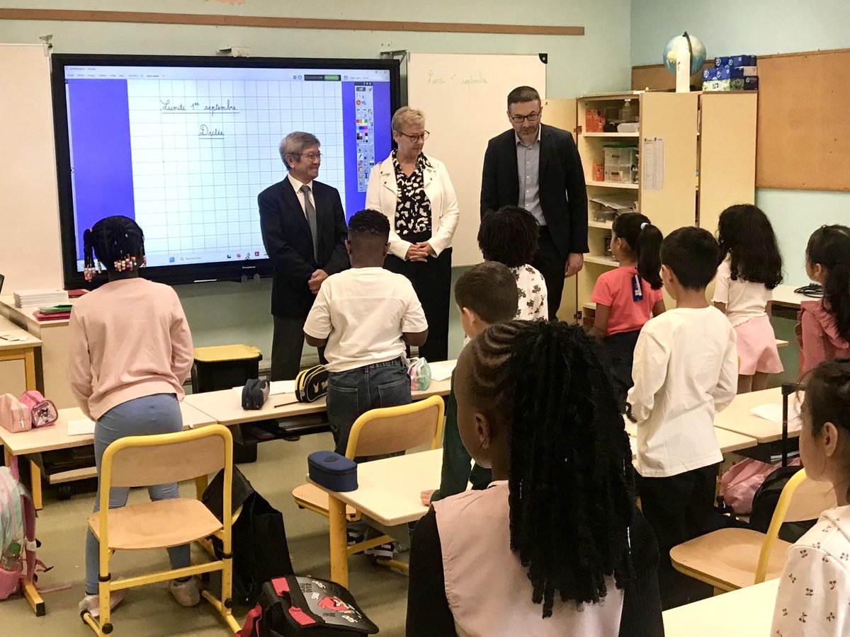 📚🎒 C’est reparti pour une nouvelle année #scolaire à #Noisiel !

1️⃣6️⃣5️⃣8️⃣ écoliers, 7️⃣9️⃣ classes, 1️⃣0️⃣4️⃣ enseignants 👩‍🏫👨‍🏫
Un peu de stress ce matin... mais surtout des sourires et l’envie de retrouver les copains 🧒👧✨ 

🌟 Belle #rentrée à toutes et tous !