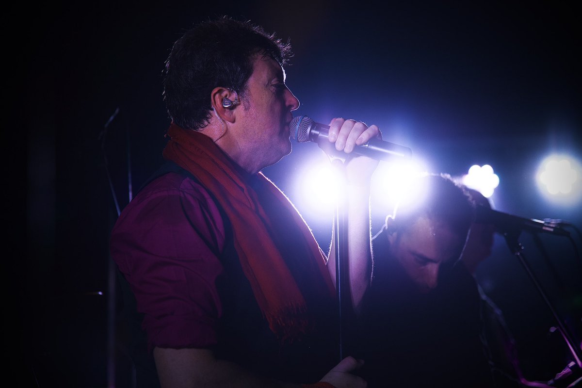 bskovisuals's tweet photo. playing around with Photoshop for the first time 
#beginnerphotography #concertphotography https://t.co/O1XrZy9hIu