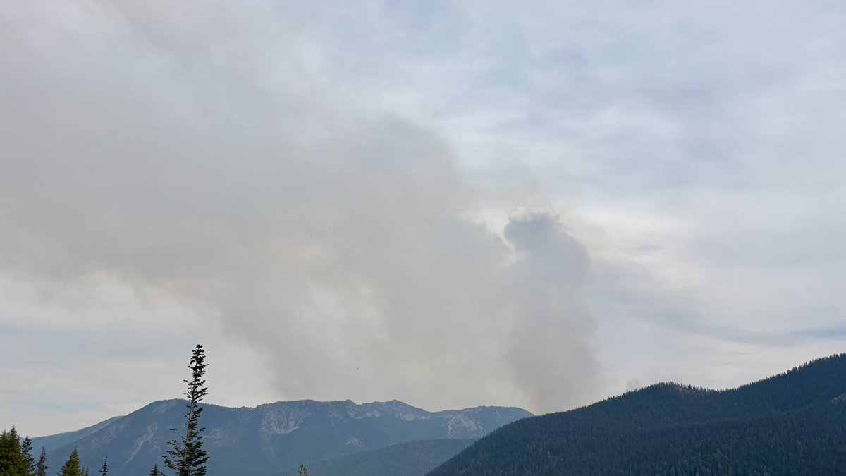 The_Weatherman2's tweet image. A couple photos from up near the #WildcatFire today with @SeattleWXGuy! #wawx