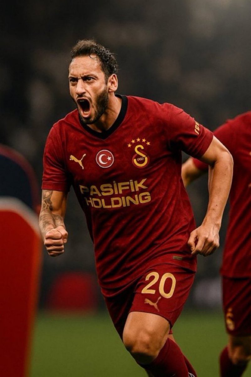 Forza Galatasaray (@forzagalahell) on Twitter photo Hakan Çalhanoğlu bekleyişinde olanlar kendini belli etsin.
👉 #HakanCimboma Hakan Çalhanoğlu bekleyişinde olanlar kendini belli etsin.
👉 #HakanCimboma
