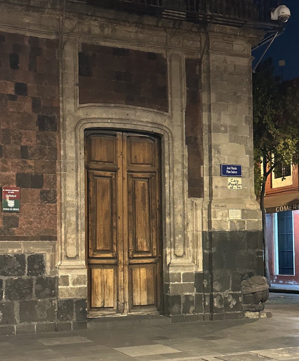 Crónicas de la Ciudad Oscar Blanco (@oscarblancocdmx) on Twitter photo #ExploracionUrbana Pino Suárez Quetzalcóatl I #CDMX a media noche 🇲🇽🕷️ #ExploracionUrbana Pino Suárez Quetzalcóatl I #CDMX a media noche 🇲🇽🕷️