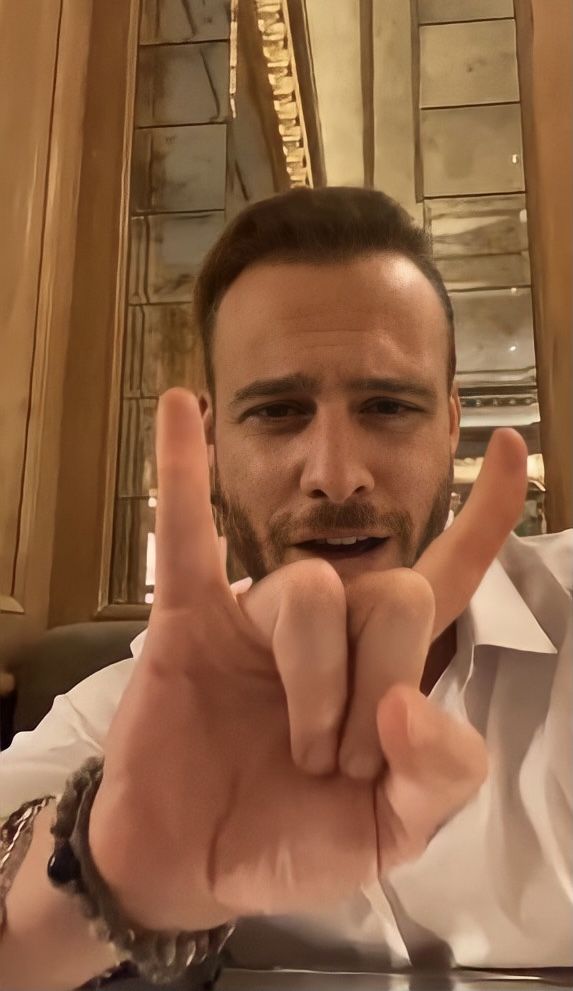 Buongiorno Fandom TheB ❤️ 
#KeremBürsin