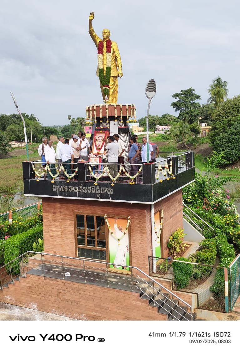 DrKvpExMP's tweet photo. Tributes to #DrYSRajasekharaReddy garu at my villahe #Ampapuram in Krishna District https://t.co/dmZK6vGNxd