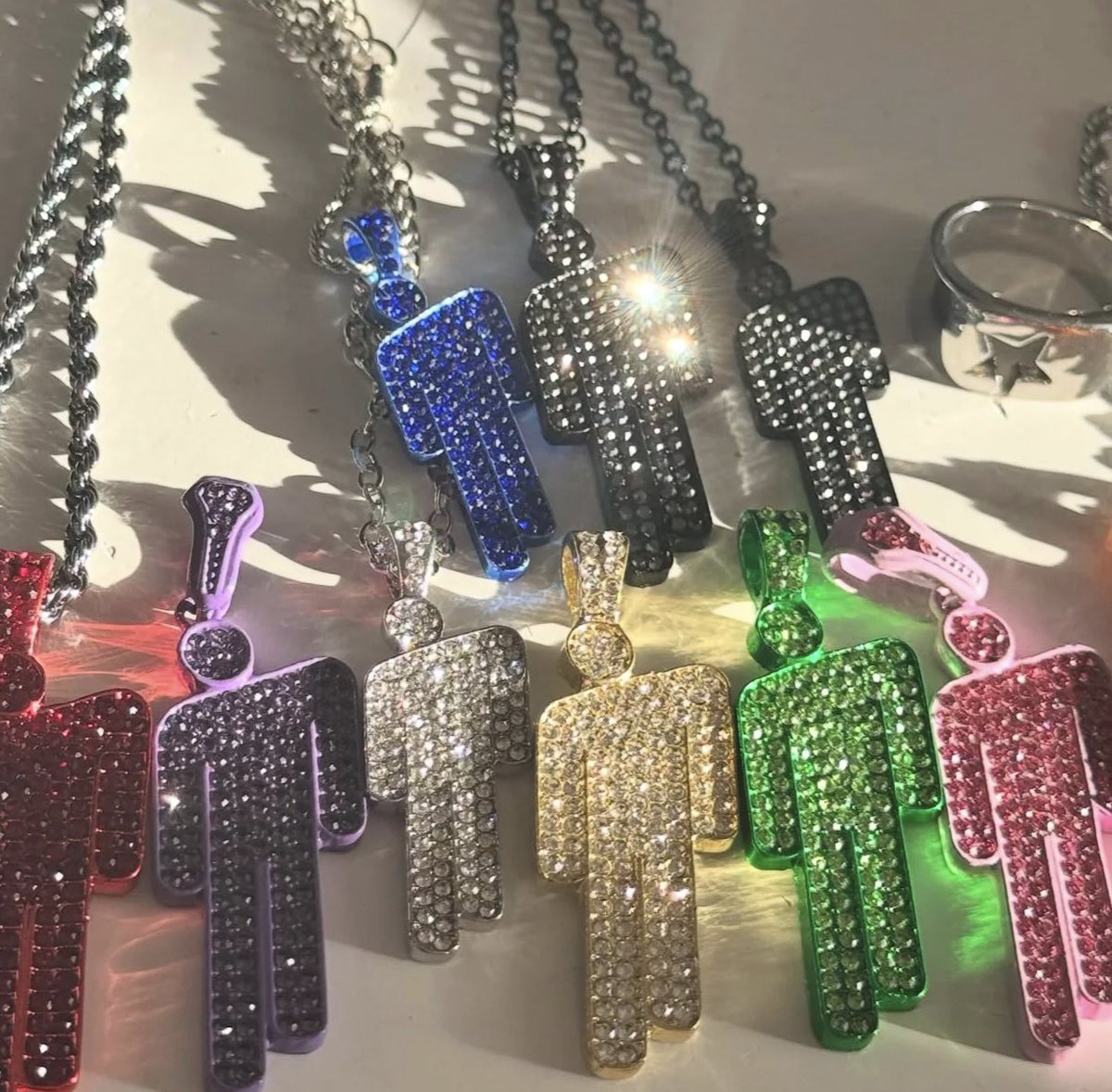 reviews PINNED, insta in bio tweet media