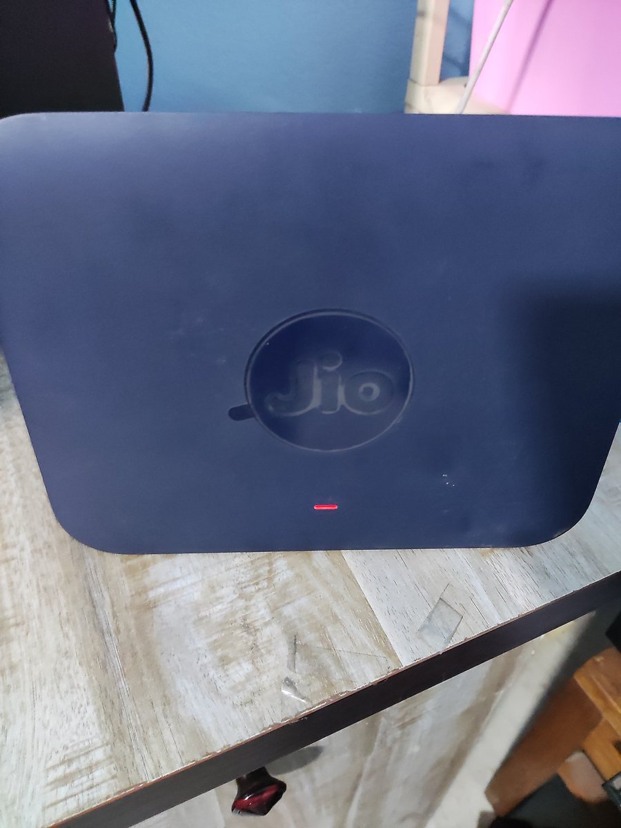 Prasant015's tweet photo. @JioCare Internet has not been working for two days, technician coming after 48 hours , says machine is faulty, another technician says machine okay it's an internal problem. What's going on ? https://t.co/jOdw1Jh8RK