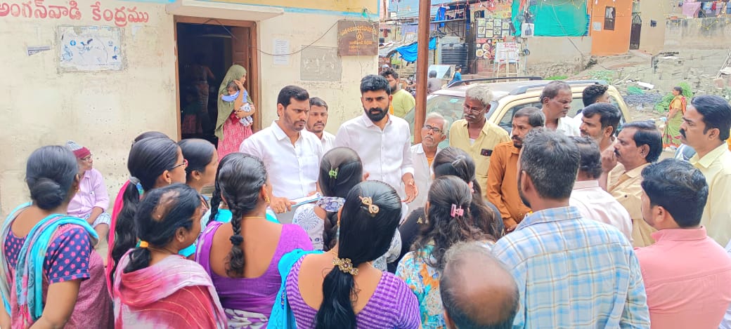 CNReddy_INC's tweet image. జూబ్లీహిల్స్ నియోజకవర్గం రహమత్ డివిజన్ లో ఇంచార్జిలతో కలిసి బూత్ కమిటీ సభ్యులను క్షేత్రస్థాయిలొ పరిశీలించడం జరిగింది..

#BoothCommittee #BoothLevel #CongressParty #JubileeHillsConstituency #Rahmatnagar #TelanganaCongress #cmrevanthreddy #cnreddy