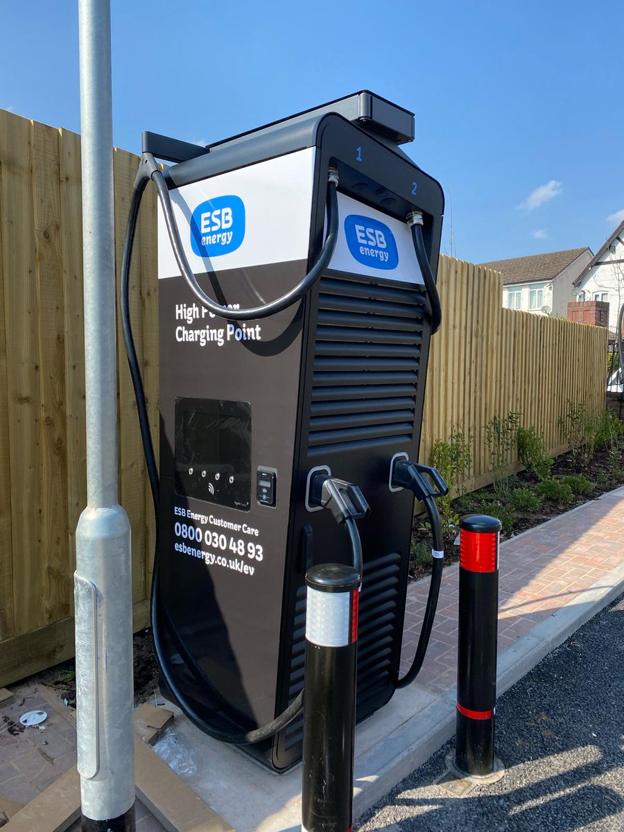 MintSigns's tweet image. Power up your brand with Point of Sale &amp;amp; Retail Units like this custom electric vehicle charging point! ⚡ A convenient &amp;amp; modern solution for businesses looking to cater to EV drivers. 

#EVCCharging #RetailSolutions #SustainableBusiness #ElectricVehicles #Signs #Branding #Hants