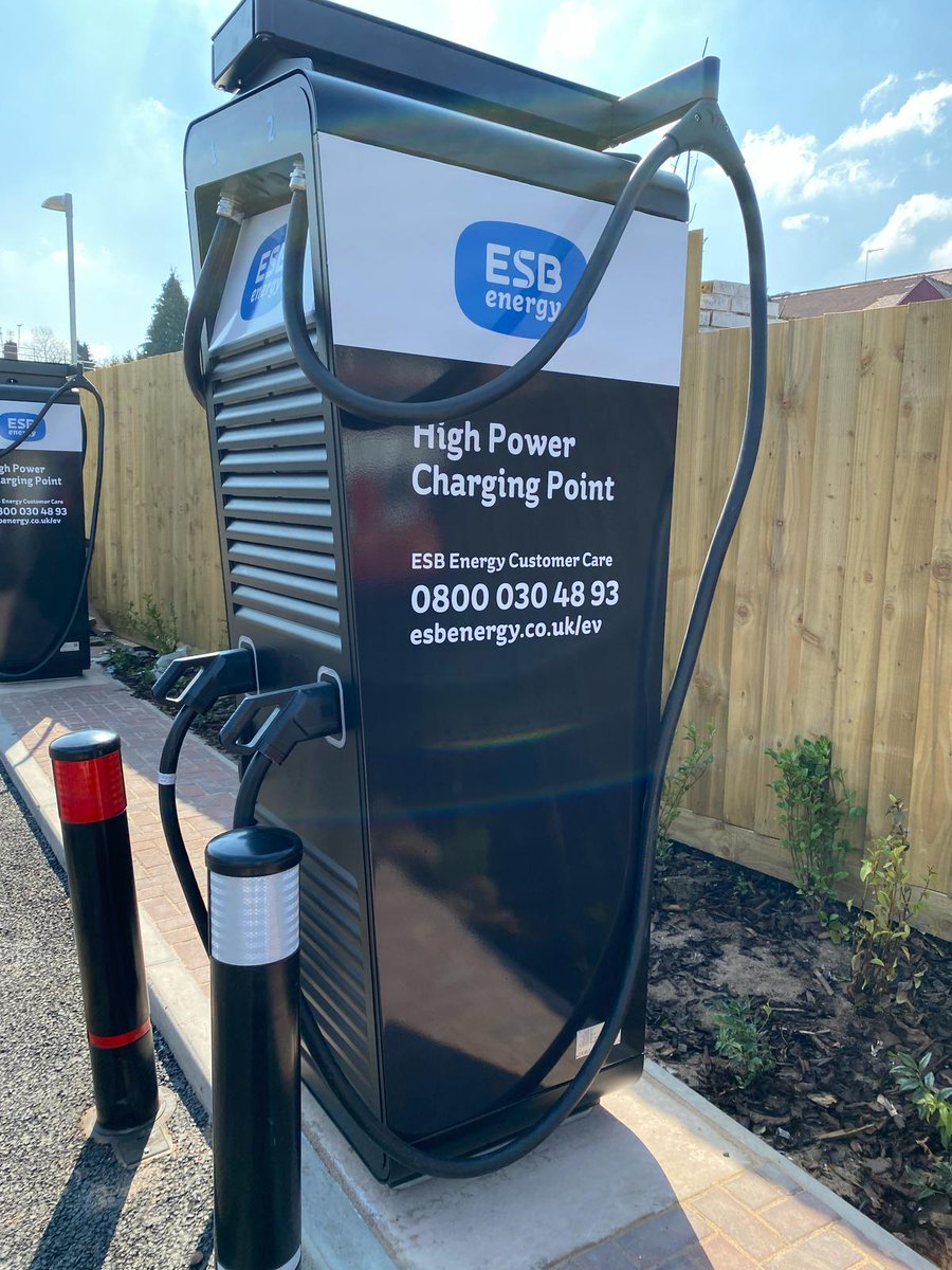 MintSigns's tweet image. Power up your brand with Point of Sale &amp;amp; Retail Units like this custom electric vehicle charging point! ⚡ A convenient &amp;amp; modern solution for businesses looking to cater to EV drivers. 

#EVCCharging #RetailSolutions #SustainableBusiness #ElectricVehicles #Signs #Branding #Hants