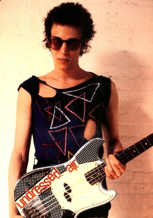 GeorgiosMasman2's tweet photo. "To me, blank was a line where U can fill in anything ...The idea that U have the option of making Urself anything U want,filling in the blank. That's something that provides a uniquely powerful sense to this generation." #RichardHell #BlankGeneration https://t.co/4uJQIiNpJU
