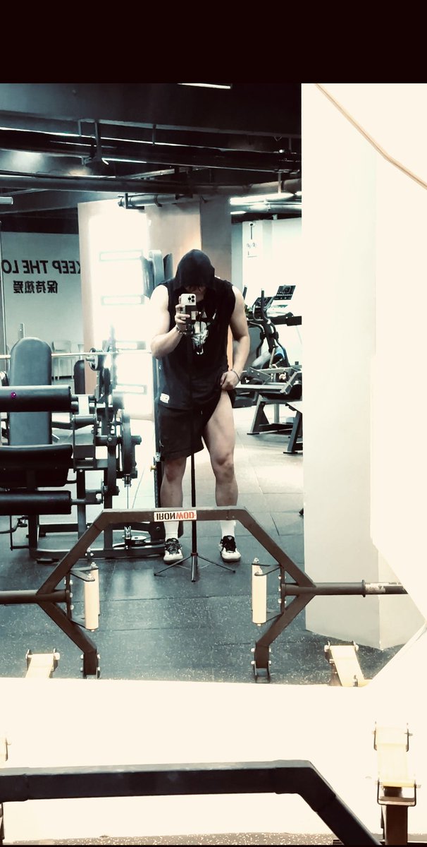 chrisye97437182's tweet image. 硬拉完160kg后的战斗形态🐺

#健身房 #战斗奶妈
#男妈妈 #小狗日常 
#狼狗