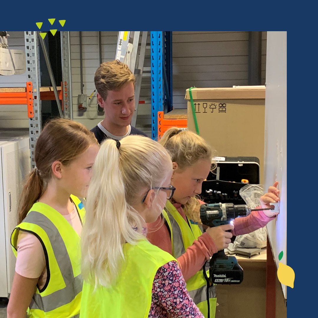 26 september organiseert WNTweb de Dag van de Techniek. Tientallen klassen gaan die dag op bezoek bij de mooiste techniekbedrijven in het #Westland! Een kijkje in de keuken en zelf aan de slag. Tastbaar, zichtbaar, voelbaar. Zo worden jongeren enthousiast voor #techniek! #wntweb