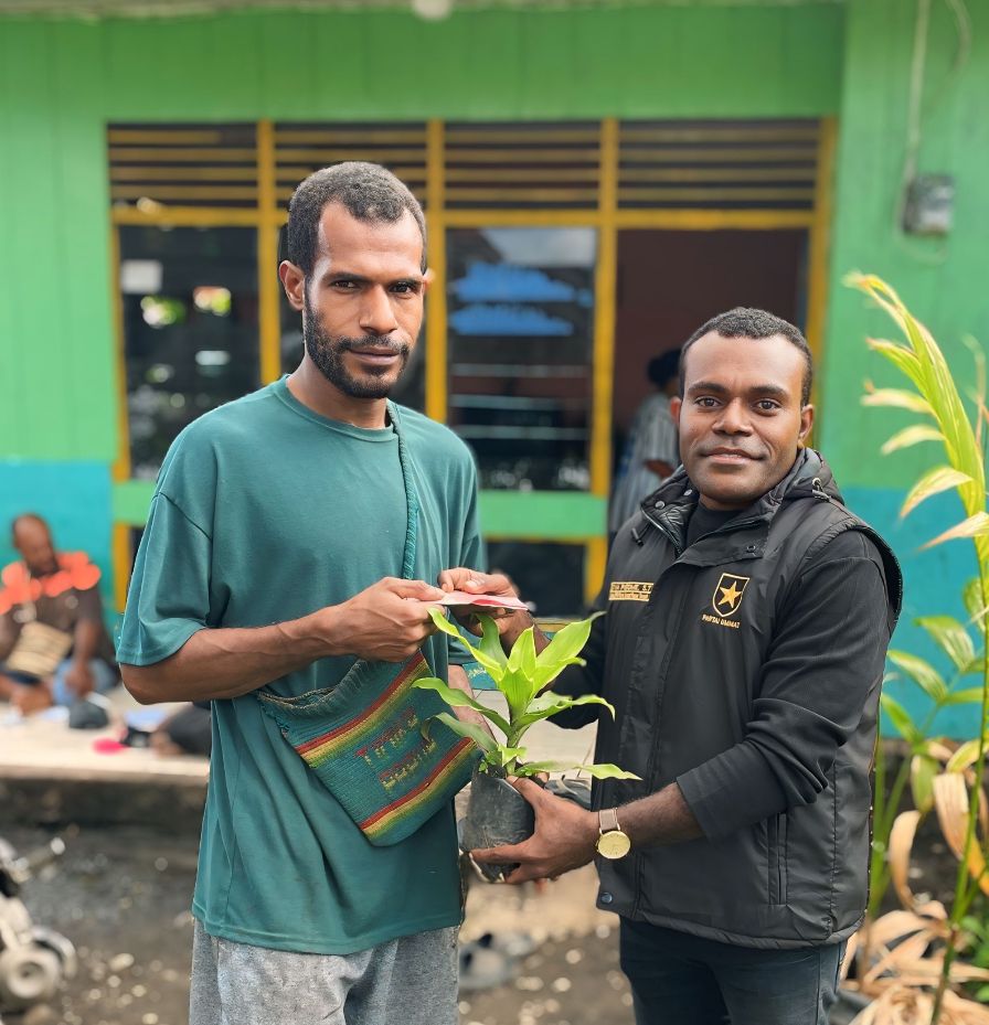 *Dongkrak Nasib Muda/i Meepago, Ketua DPW Partai Ummat Oya Pigome Ajak Gerakan Belanja Tanaman Lokal di Nabire Papua Tengah * Cc. Yth. Ayahnda Prof.Dr HM Amien Rais <a href="/realAmienRais/">Amien Rais Official</a> Mas Ketua Umum PARTAI UMMAT Dr. Ing Ridho Rahmadi <a href="/RidhoRahmadi85/">Ridho Rahmadi</a> MSc. bamburuncingnews.com/dongkrak-nasib…