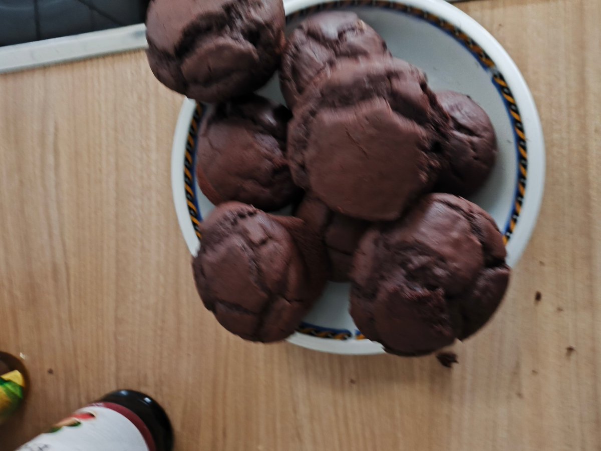 Ach weil ich doofie es vergessen habe dazu zu Posten, hier noch das Rezept von Muffins von letztes, falls die jemand nachbacken will, Wasser Gehalt kann je nach Küche variieren, ich habe die bei 180°C für ca 1h 20 min gebacken ^^