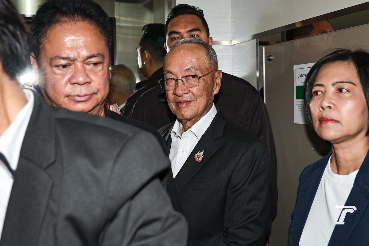 Thairath_News's tweet image. “ชัยเกษม” เข้าพรรค หลังแกนนำติดต่อเป็นนายกฯ

14.00 น. นายชัยเกษม นิติสิริ แคนดิเดตนายกฯ เดินทางถึง #พรรคเพื่อไทย เตรียมเข้าร่วมประชุม หลังแกนนำติดต่อไปแล้ว ปิดวาจาตอบสื่อ

ภาพ : ธนัท ชยพัทธฤทธี

#Thairath #ThairathPhoto