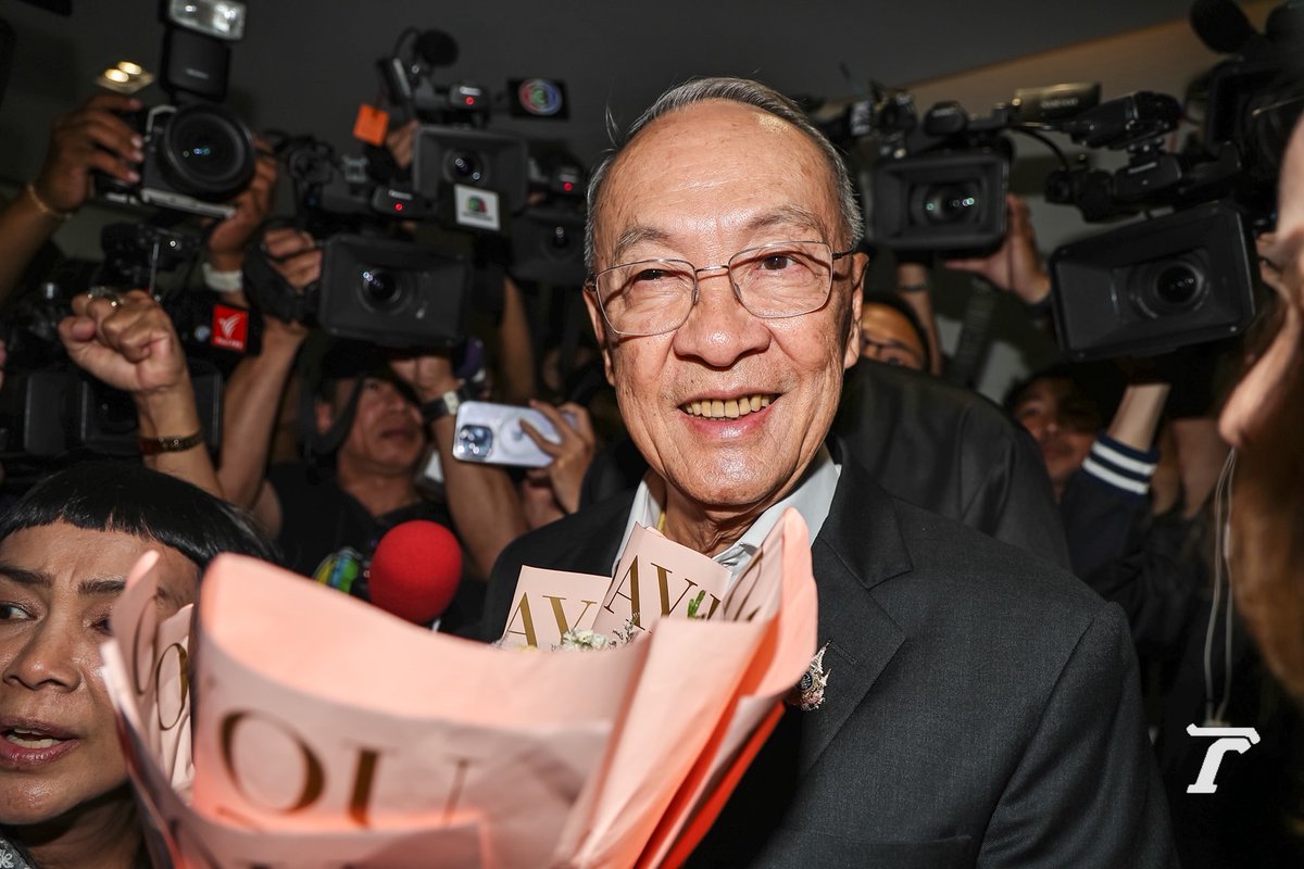 Thairath_News's tweet image. “ชัยเกษม” เข้าพรรค หลังแกนนำติดต่อเป็นนายกฯ

14.00 น. นายชัยเกษม นิติสิริ แคนดิเดตนายกฯ เดินทางถึง #พรรคเพื่อไทย เตรียมเข้าร่วมประชุม หลังแกนนำติดต่อไปแล้ว ปิดวาจาตอบสื่อ

ภาพ : ธนัท ชยพัทธฤทธี

#Thairath #ThairathPhoto