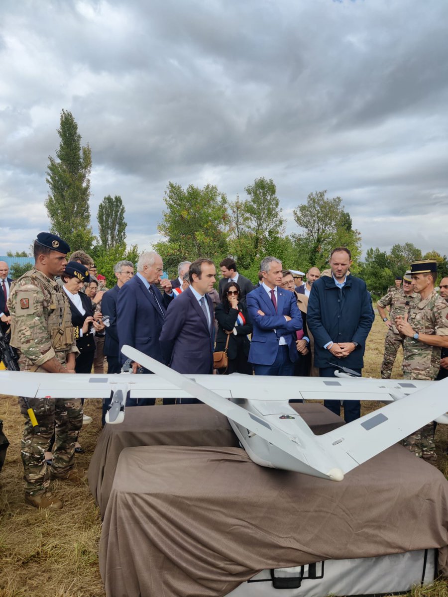 LisettePollet's tweet image. Présente hier à #Valence aux côtés de @SebLecornu, ministre aux armées lors de sa visite au camp d&apos;entraînement du 1er régiment de #spahis de Valence. 

Notre #Drôme au cœur de la Défense nationale. 💪✨