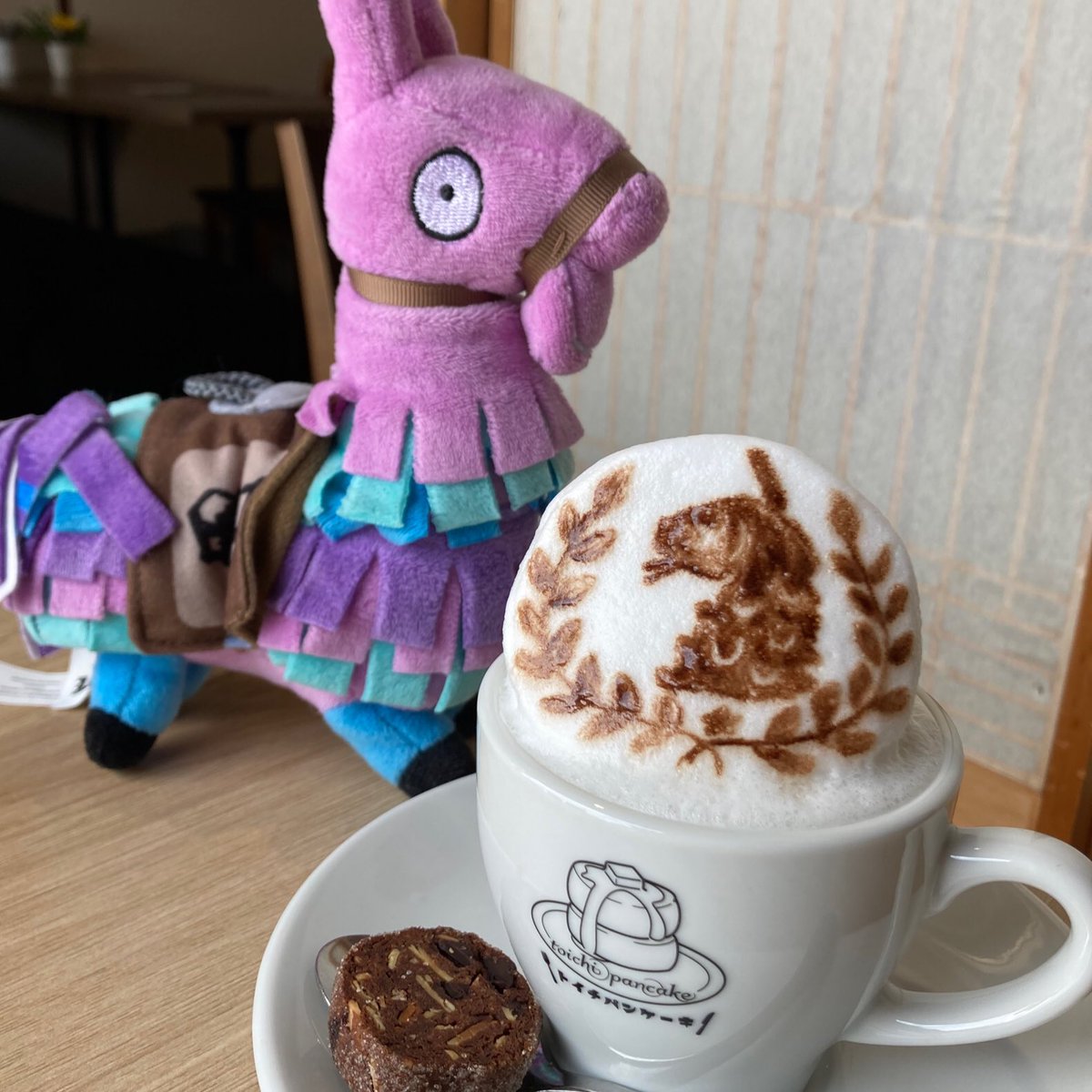 今日でわくや学園に入学して２年経ちました✨✨３年生もフレンドさん達とクリエしたり大会に参加したりして楽しみたいと思います🤗
わくやさん🌻しのぶさん🌸これからもよろしくお願いします❣️
先日行ったカフェで描いてもらいました☕️🎨🤣
#わくや学園