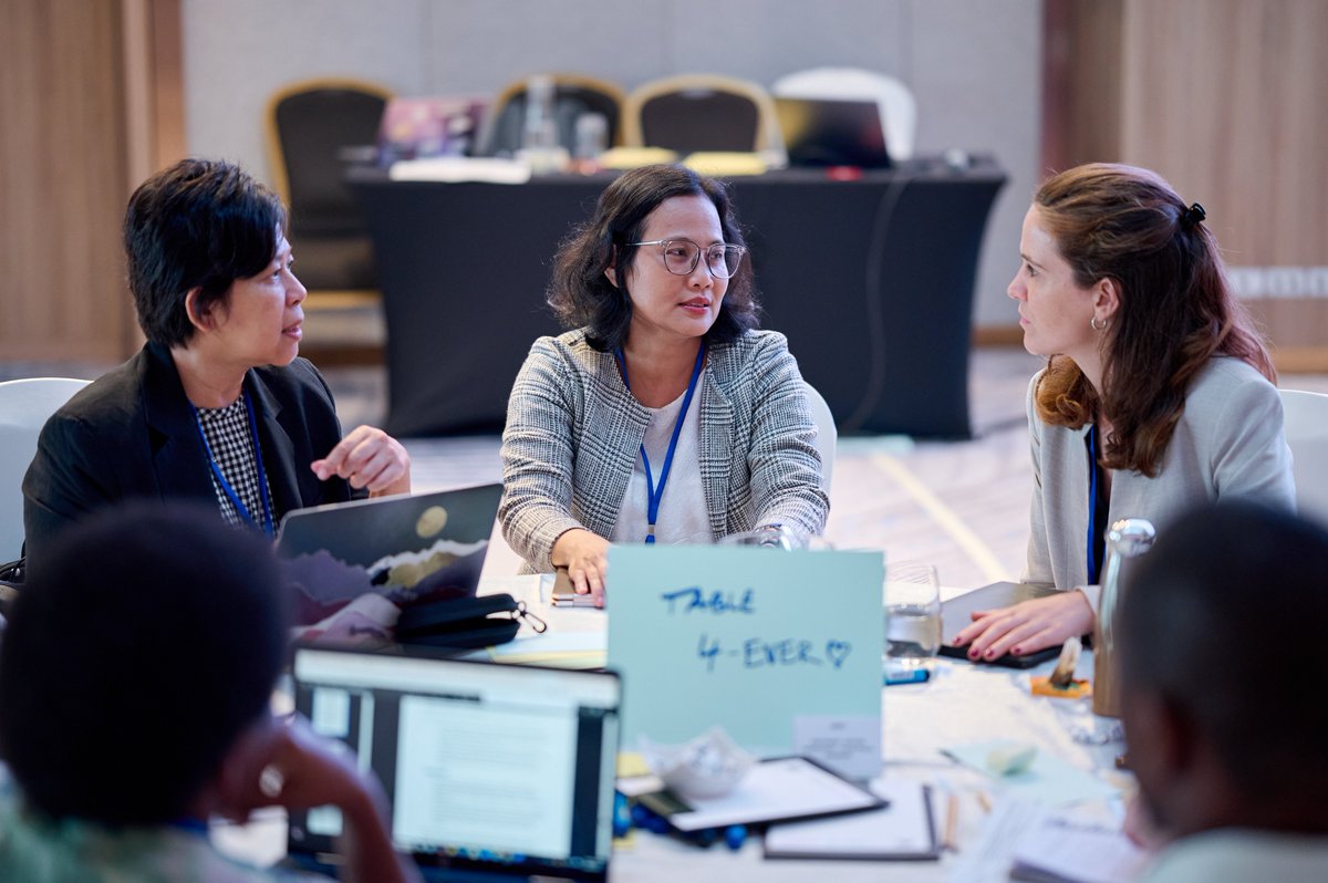 TrackingClimate's tweet photo. We wrap up the APR with participant reflections and practical tips for preparing BTRs2. The week’s discussions turn into concrete action points, setting the stage for the journey ahead.🌱 For more information on the workshop, have a look at our website. #Together4Transparency https://t.co/B3WIGnUbZw