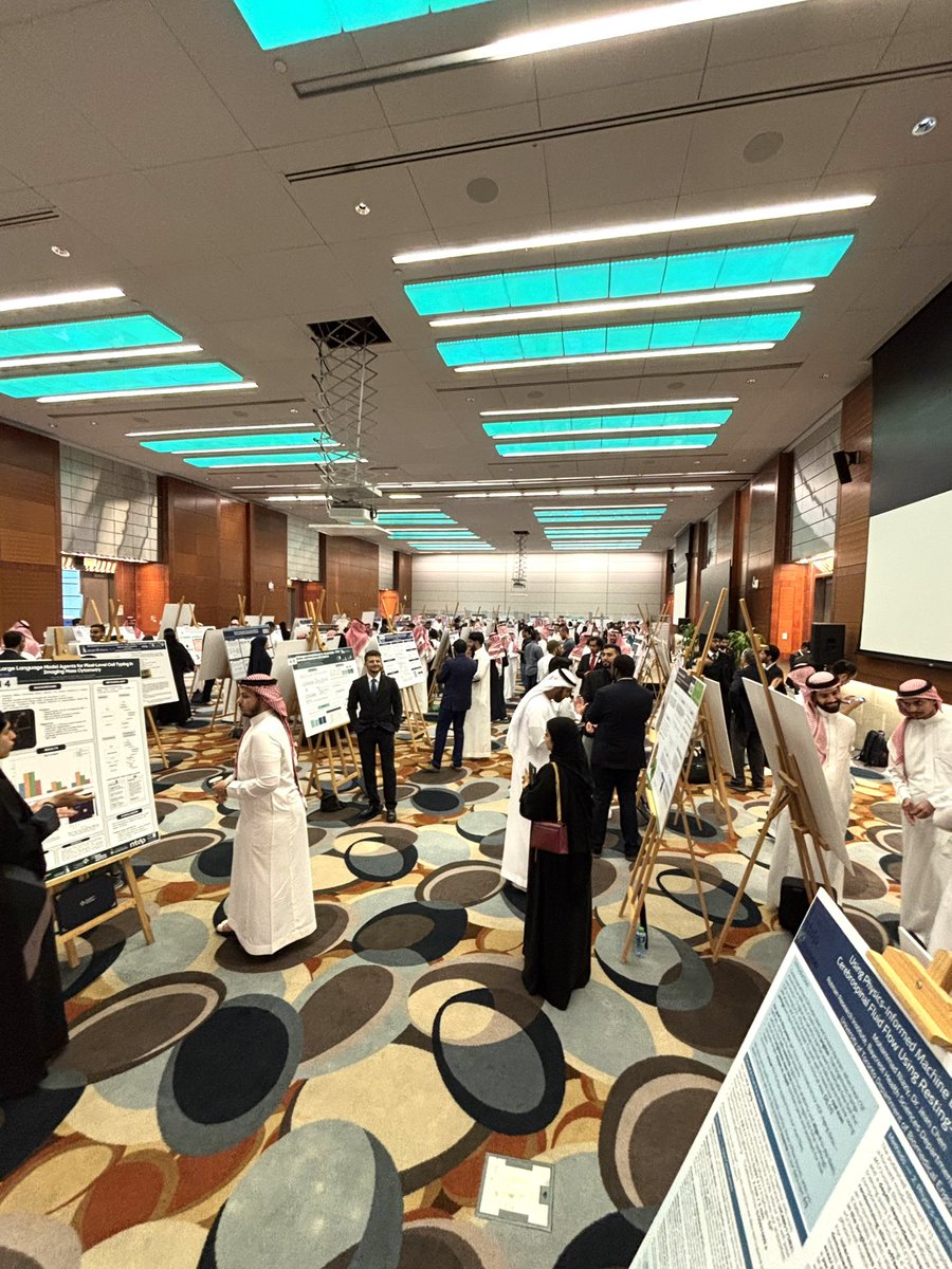 يوم عرض مشاريع الطلاب 🤩🤩!
فوق ١٣٠ مشروع و كل مشروع افضل من الثاني 🔥