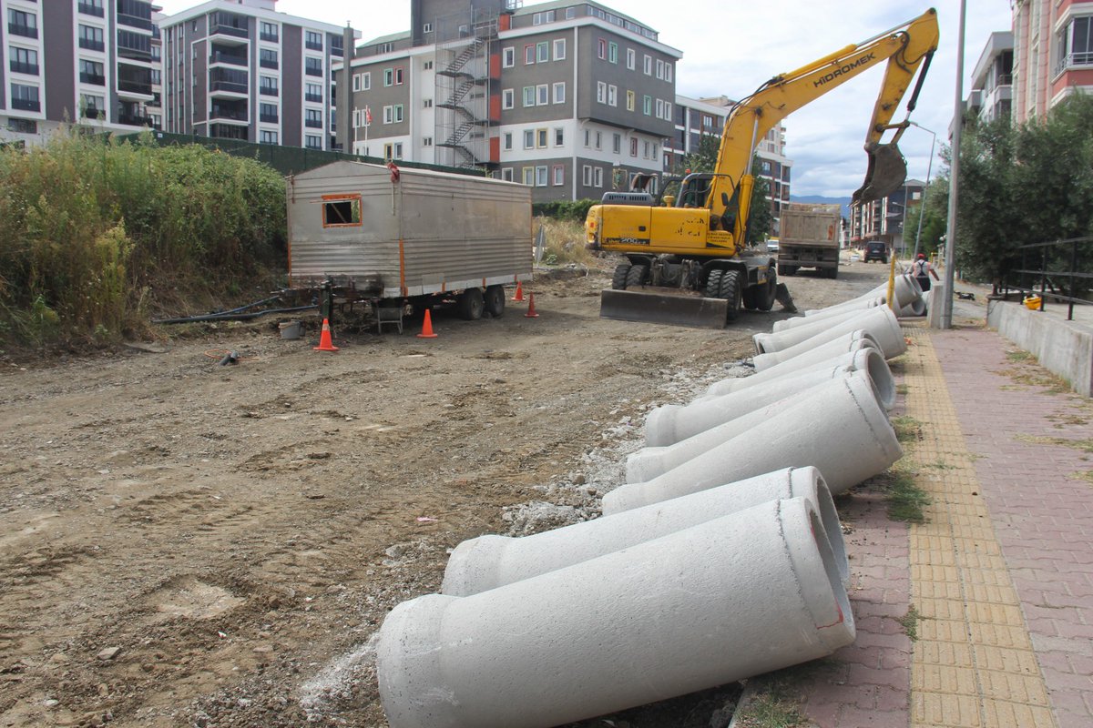 📍Atakum – Küçük Kolpınar Mahallesi
Her damla yağmurun güvenle akması için durmadan sahadayız. 🌧️💪

Ekiplerimiz yeni yağmur suyu şebeke hattı döşeme çalışmalarını titizlikle sürdürüyor. Adım adım ilerleyen altyapı çalışmalarımızla, mahallelerimizin geleceğini daha güvenli ve