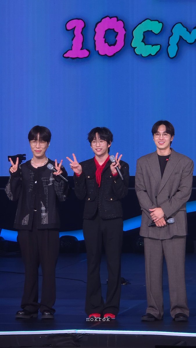 슬픈 소식 : 가쟤누 해체
기쁜 소식 : 십석배 데뷔 (...) 센이름 지어서 투표받앗는데 십석배에 몰표 ㅋㅋㅋ
권정열 고영배 이석훈 셋이 앨범 낸다구 한다 ㅋㅋㅋ