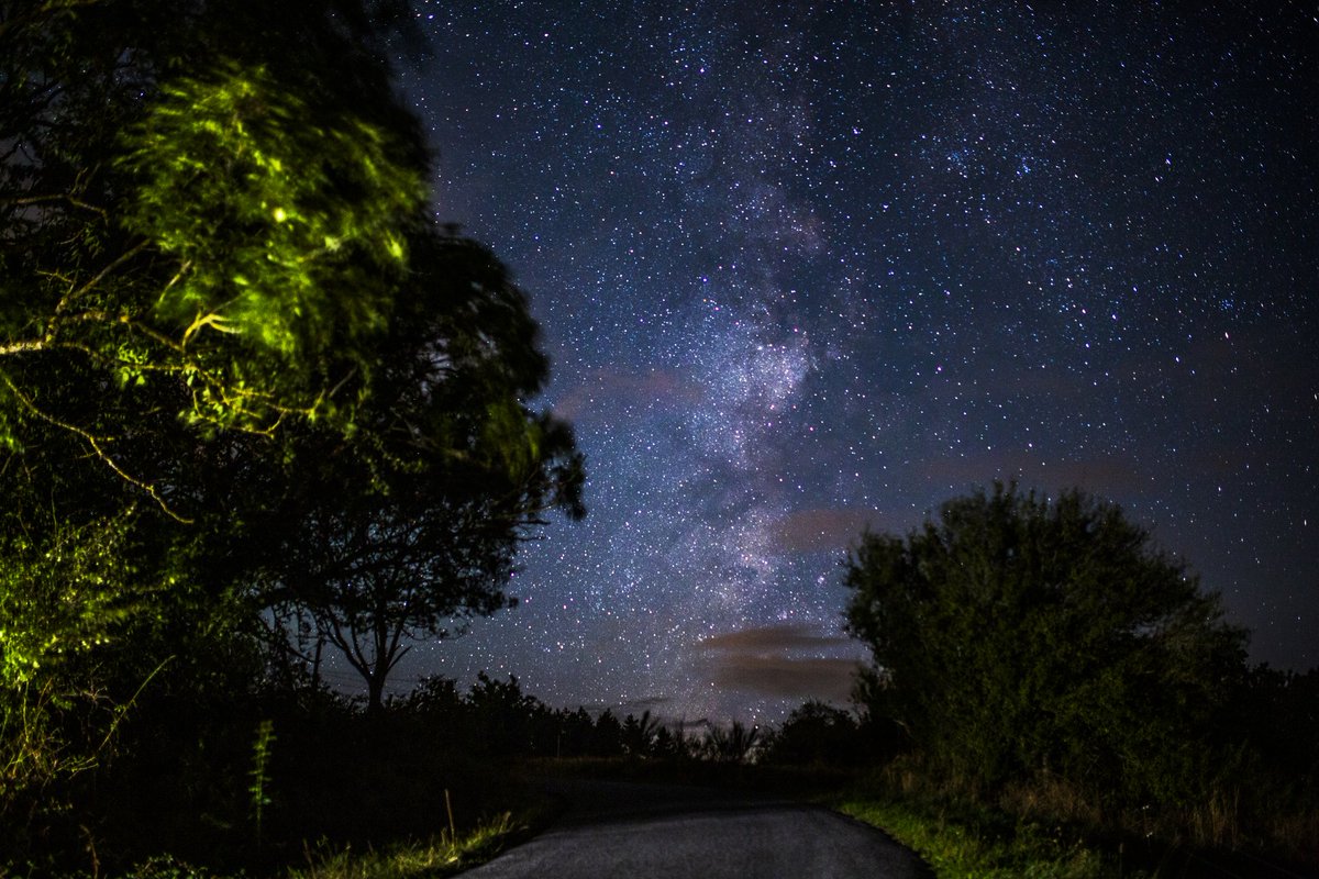 Aurores boréales - France💥

Du côté de Gannat cette nuit à 46°N

Pic d'activité à 1h25 heire de Paris, non visible à l'oeil nu. Petit moment sympa avec le compère <a href="/AlexisLinant63/">Alexis Linant 🧙</a> et toujours un peu de voie lactée pour patienter. (10 secondes, F1/4, iso 1600)