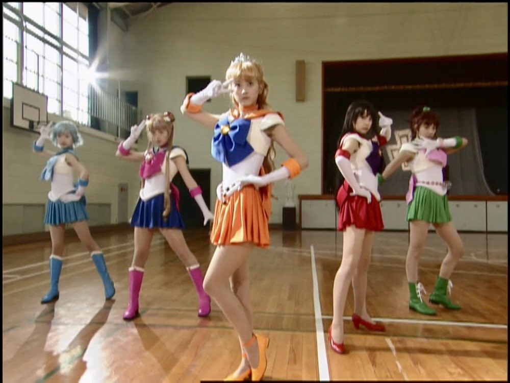 The scene where all the five Sailor Guardians got together for the first time in the episode 18 of the Live Action Sailor Moon was filmed at a gymnasium of the accommodation, “Friendship Heights Yoshimi”, Yoshimi Town, Hiki District, Saitama Prefecture.
