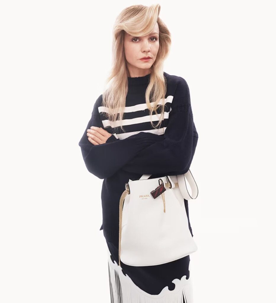 _creativegrade's tweet photo. If you're trying to evoke emotional depth in fashion storytelling, stop focusing on garments and start framing gestures. Prada’s “Acts Like Prada” campaign with Carey Mulligan turns elegance into emotions. #FashionNarrative #EmotionalBranding @Prada @careymulligan https://t.co/j1l66sVsKz