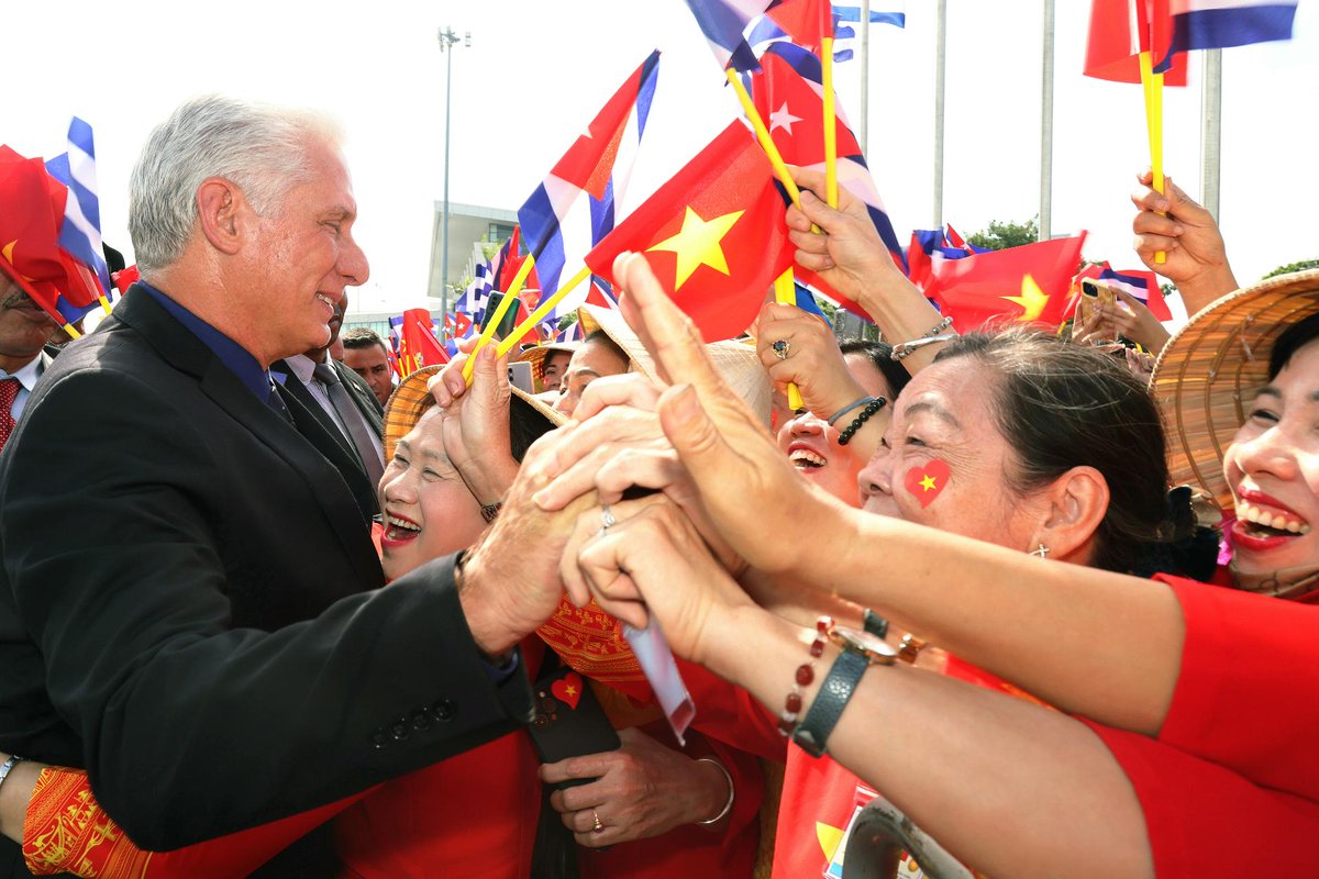 Gracias #Vietnam, por las atenciones y el cariño, la sensibilidad hacia los problemas de #Cuba y la voluntad expresa de extender y profundizar la cooperación en áreas fundamentales para el pueblo cubano. Fue un honor asistir a la extraordinaria conmemoración del 80 aniversario.