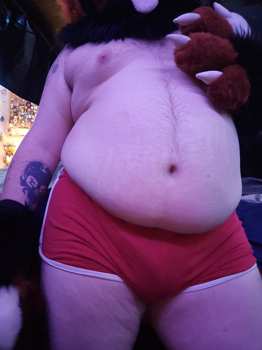 SweetRollFuzz's tweet image. Oh nooo you caught me in my short-shorts while I was changing uwu

Plzz dont stare at my belly or rub my bulge

Buuut if you come closer we can find out how much fun we can have~ ;3