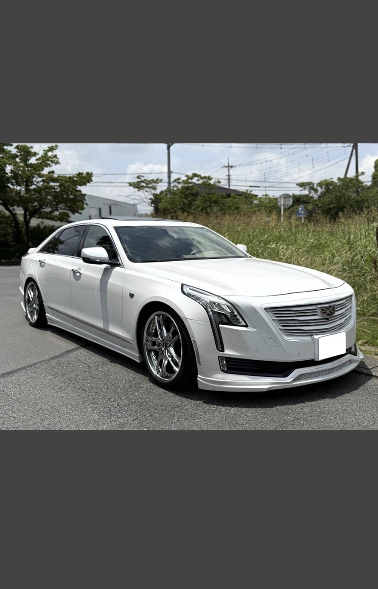 20_vell_20's tweet photo. あー。CT6乗ってみてぇ〜。

初めて実物をみたのは
ら・ら・ミュウの駐車場でしたw w 

死ぬ迄には乗りたいわね🤸🏻 https://t.co/KpOarpiikO