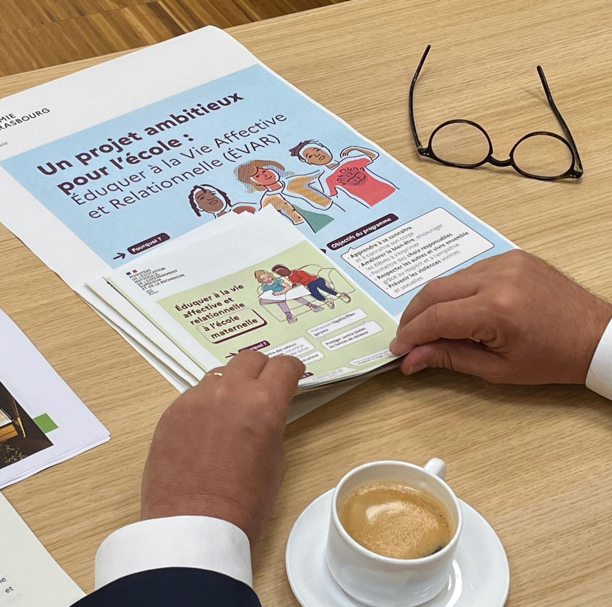 Le recteur <a href="/OlivierKlein93/">Olivier Klein</a> s'est rendu à l'école élémentaire de Walbach (68). Il a notamment participé à un café des parents sur le thème de l'éducation à la vie affective et relationnelle (Évar).