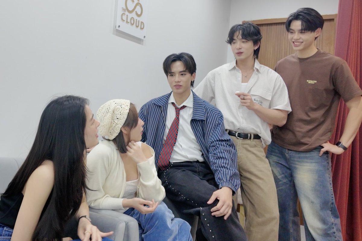 [Behind] 
เจ่เจ๊ , 00K &amp; กันคำ trio (ฟลุ๊คจ์-กาฟิวส์-ฟีฟ่า)
เฟรมพระเจ้าสุดๆแล้ว 
เม้าแฟ่ดมาก รอติดตามใน vlog พี่ฟลุ๊คจ์เร็วๆนี้ 
😎

FLUKE NEW ASPIRATION  
#FlukeNewAspirationDay
#FlukePongsapat #ฟลุ๊คจ์พงศภัทร์
#Junji #linglingkwong 
#garfinpkk #FifaKankham