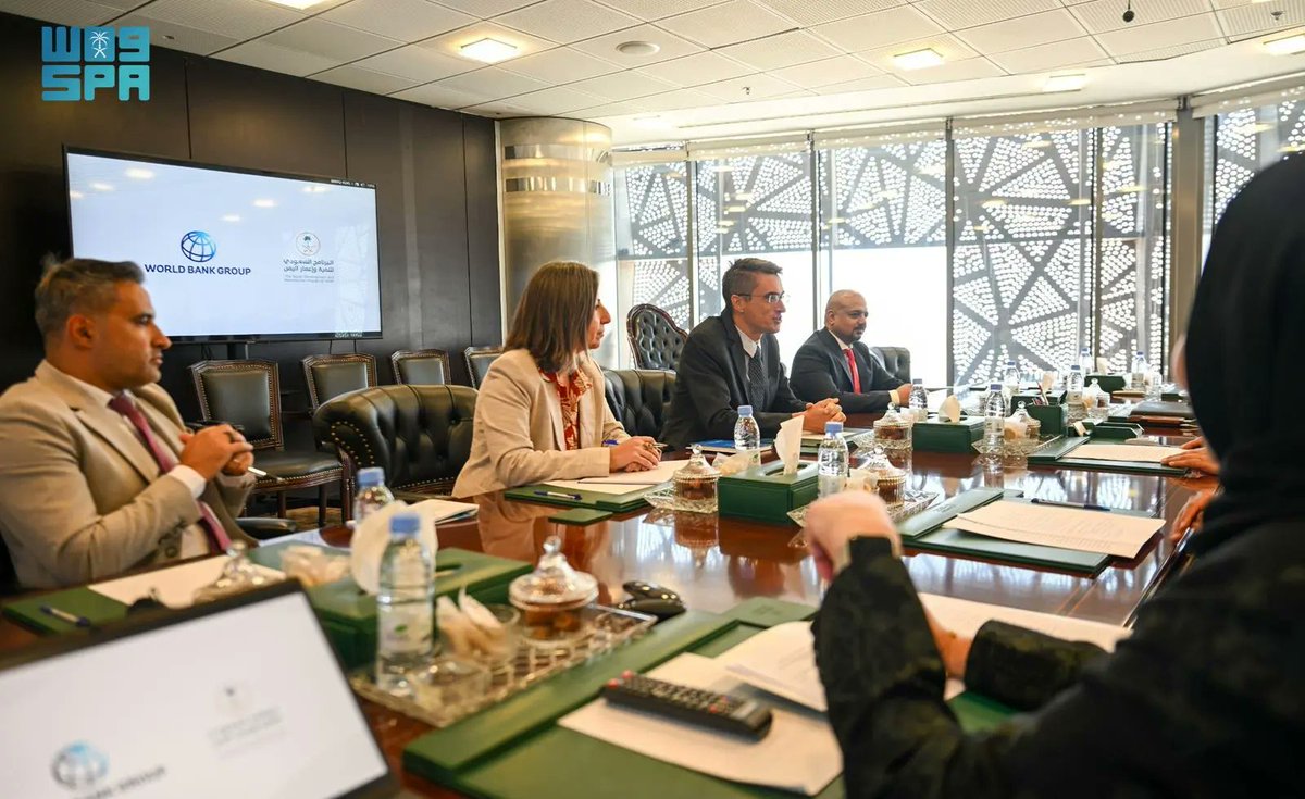 البرنامج السعودي لتنمية وإعمار اليمن والبنك الدولي يبحثان توسيع الشراكات التنموية في اليمن.
spa.gov.sa/ar/w2389259
#واس_عام
