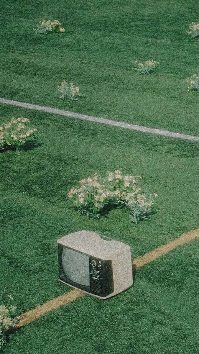 _FlowerPowder's tweet image. 이건 다른말인데, 아래 이미지처럼 레트로 퓨처리즘을 좋아했슨. 기괴하면서도 기묘하고, 옛날 추억에 잠기게 하는 기분이라 소재로 많이 쓰고 있슨