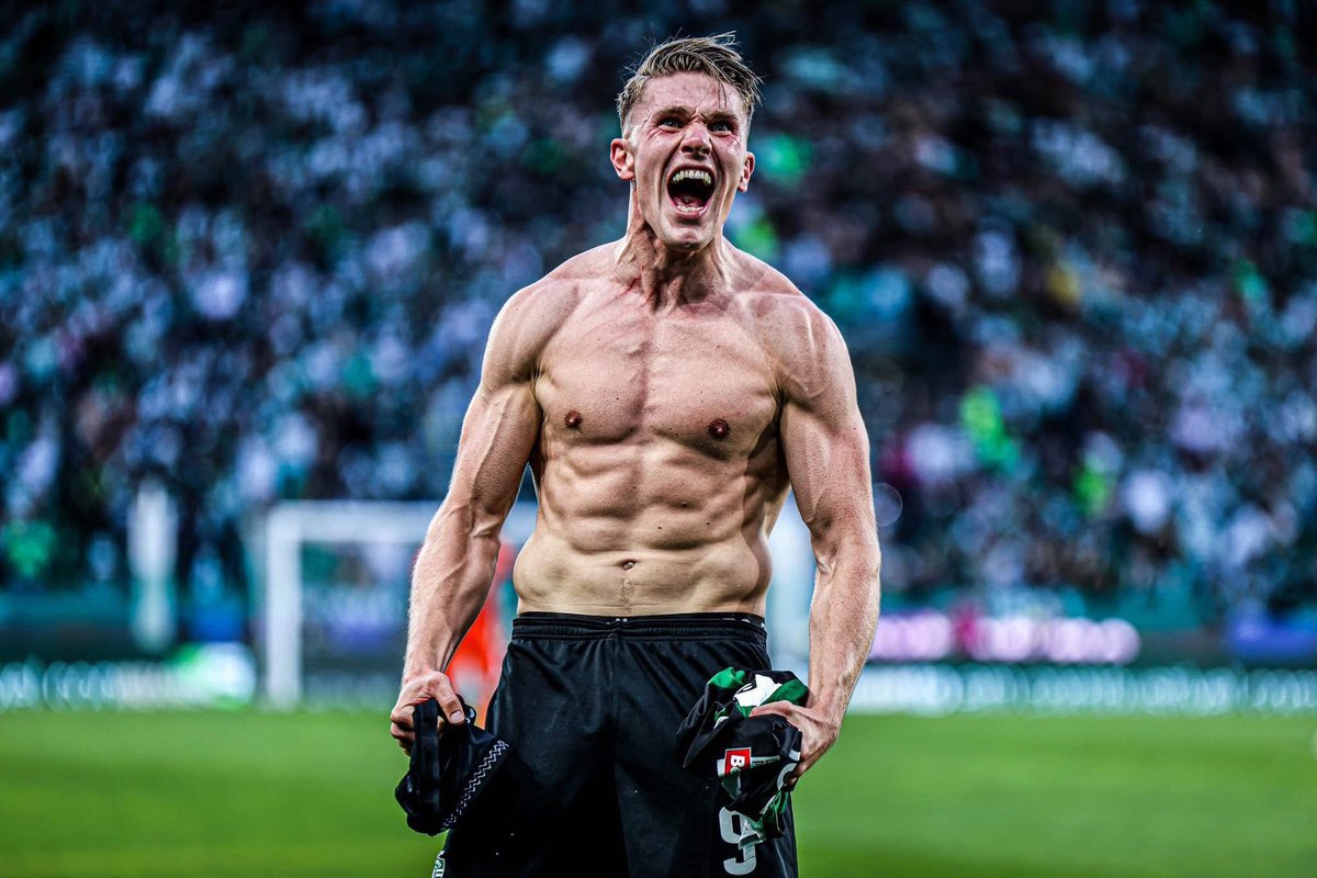 mattmaconaghuey's tweet image. we live in a world where gyokeres gets more hate for being built like this