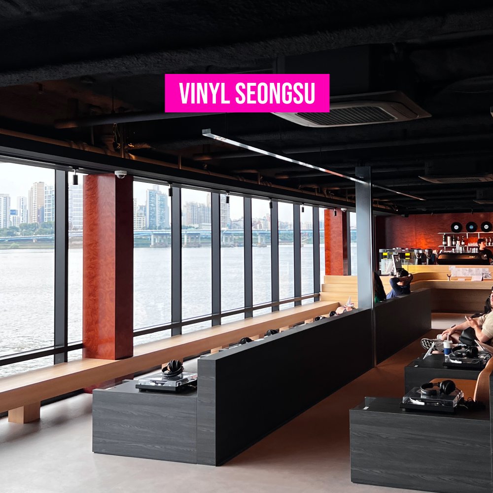 trandapp_taiwan's tweet image. 🌿 突島漢江公園——現在也可以來感性咖啡巡禮了！☕🌇
首爾知名的野餐勝地——突島漢江公園，近來陸續開設了多間能欣賞漢江美景的氛圍咖啡館。無論是散步、騎單車、或是鋪野餐墊休息後，臨時繞進來享受一下悠閒時光，都是再舒服不過的選擇。

#韓國 #首爾 #韓國旅遊 #首爾旅行 #首爾咖啡廳 #首爾甜點