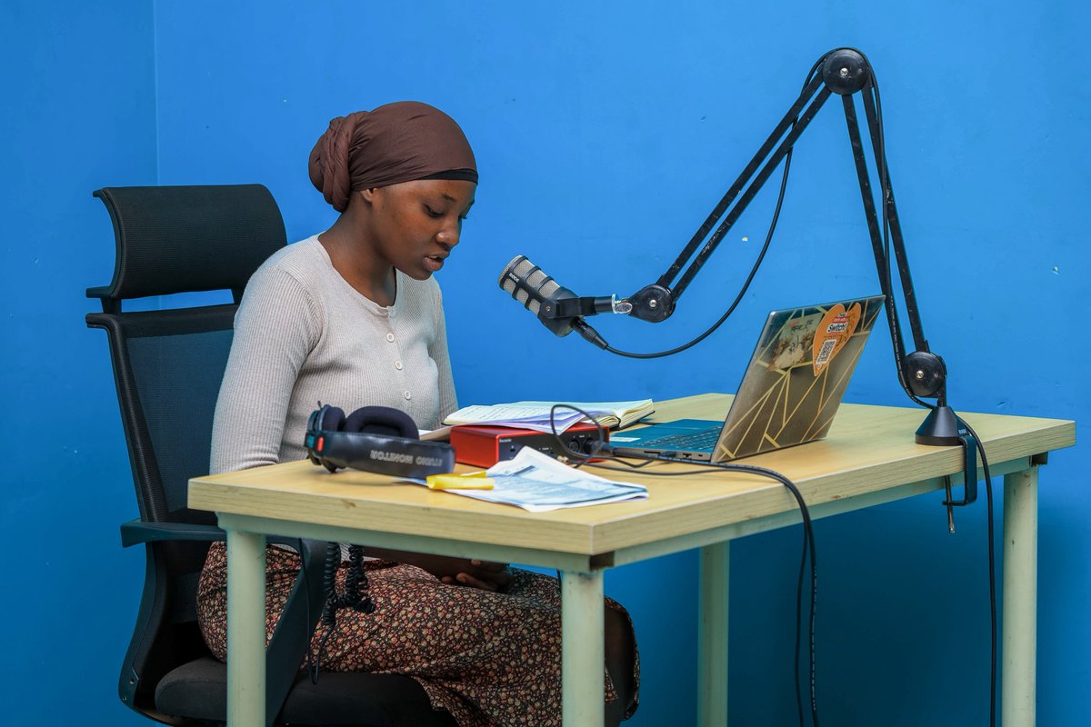 Last week i had the opportunity of attending the  Anchoring News Master class with Frank Walusimbi at the MCI hub and it was an amazing and eye opening experience.