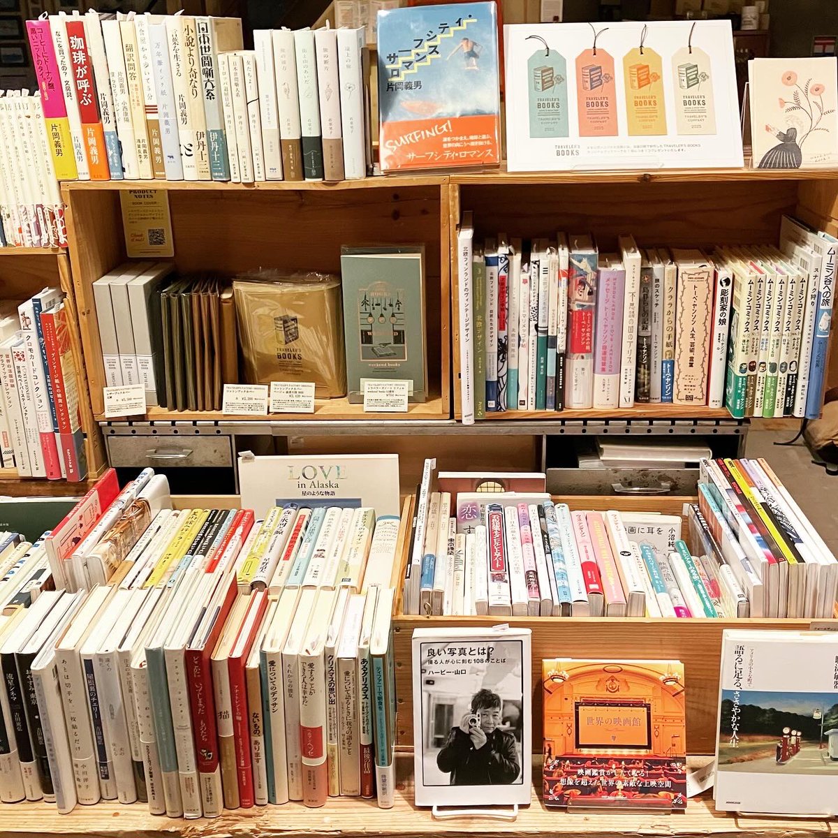 travelers_fac's tweet photo. 明日9/3よりトラベラーズファクトリー各店では読書月間イベントが始まります。中目黒では、weekend booksの店主、高松さんが選んでくれた古書コーナーが登場。今年はweekend books15周年を記念したコラボリフィルに限定ブックカバーも発売。書籍をお買い上げのオリジナルブックマークをプレゼント！ https://t.co/gCUpvQjeah