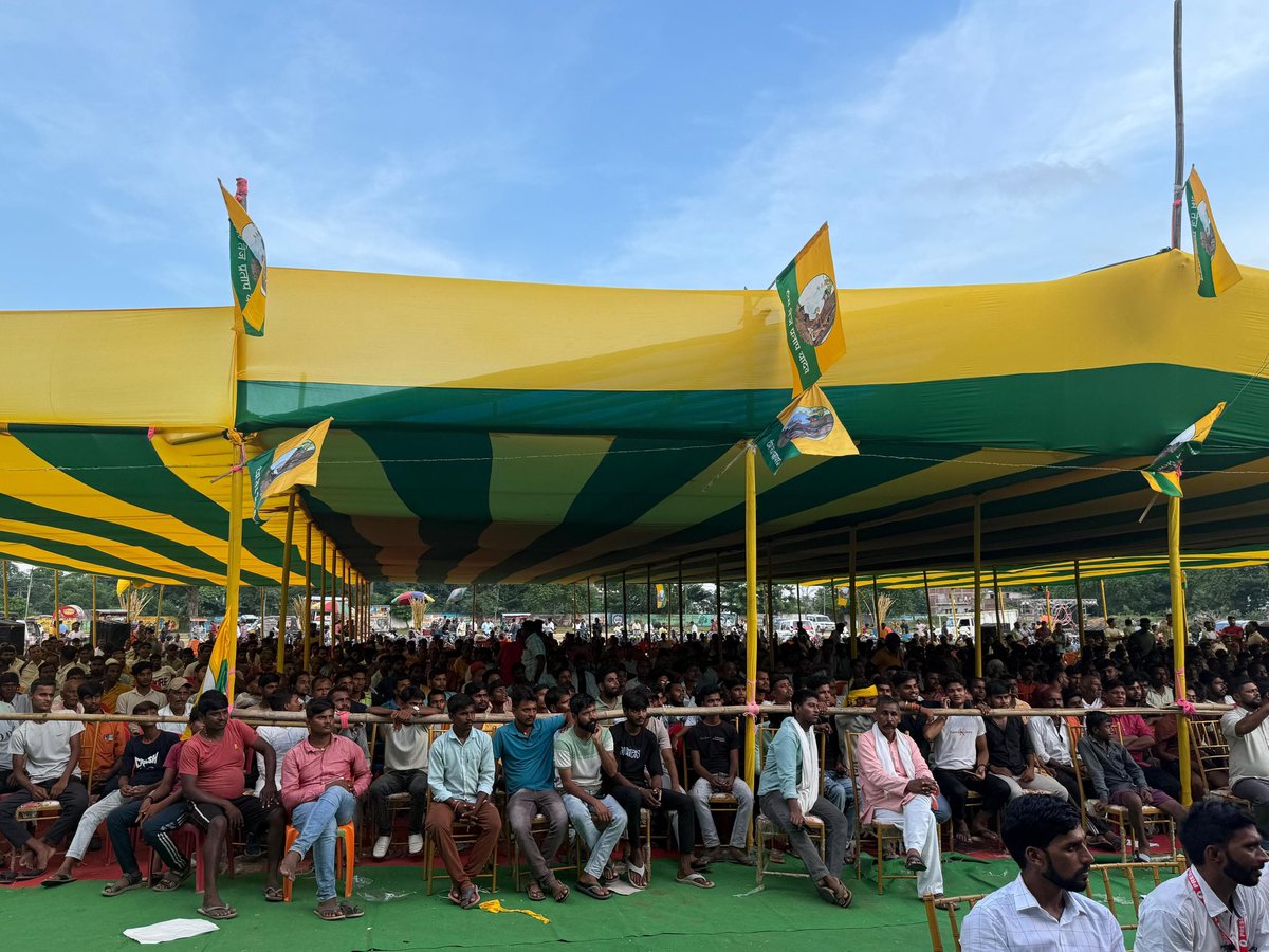 आज जन संवाद यात्रा के क्रम में अरवल जिले के अरवल विधानसभा के गांधी मैदान में जन सभा को संबोधित किया।

अरवल के गांधी मैदान में हजारों की संख्या में युवाओं, महिलाओं एवं बुजुर्गों ने आकर जो अपने मुझे अपना आशीर्वाद और प्रेम दिया है, इसके लिए आप सभी जनता जनार्दन का दिल से धन्यवाद एवं