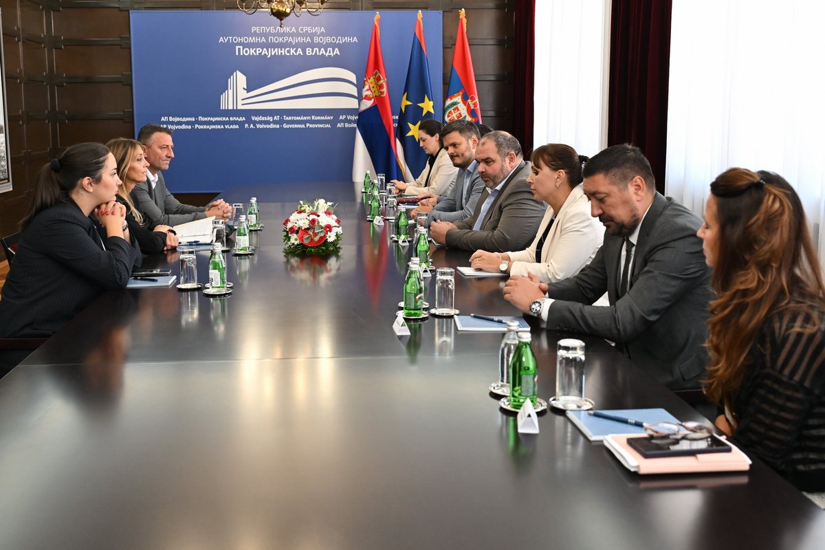 PSRRMSLS's tweet image. Покрајинска влада подржаће развојне пројекте у општини Босанско Грахово
Секретар Александар Софић изјавио је да ће се у наредном периоду бити реализовати најважнији пројекти за ову локалну самоуправу, а посебан акценат биће на подршци деци и ђацима. skr.rs/zSnC