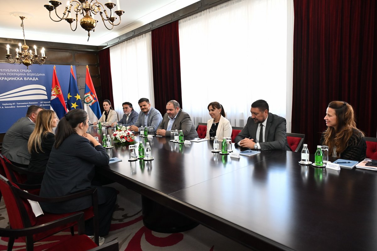 PSRRMSLS's tweet image. Покрајинска влада подржаће развојне пројекте у општини Босанско Грахово
Секретар Александар Софић изјавио је да ће се у наредном периоду бити реализовати најважнији пројекти за ову локалну самоуправу, а посебан акценат биће на подршци деци и ђацима. skr.rs/zSnC